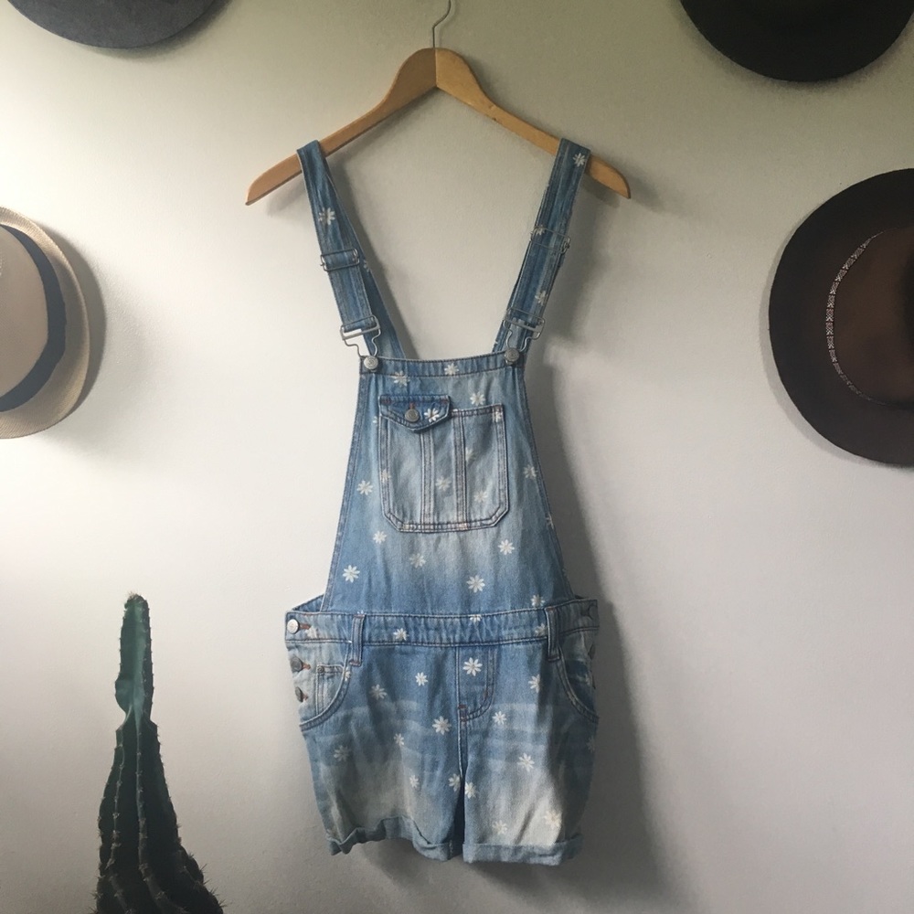 L.E.I. Daisy Overall Shorts